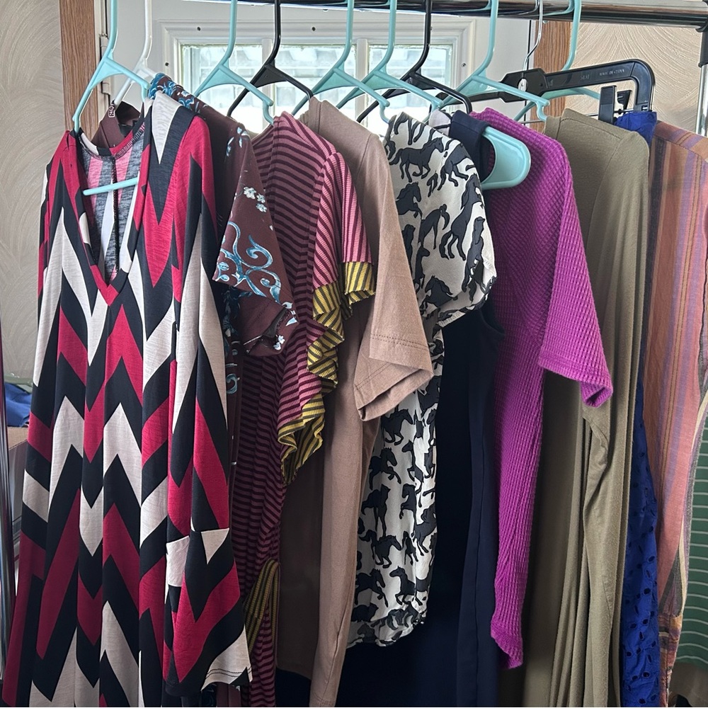 5lbs bundles of women clothing size Small